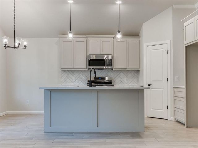 1500 Stirrup Way, Yukon, OK 73099