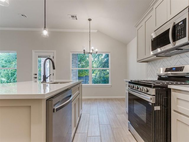 1500 Stirrup Way, Yukon, OK 73099