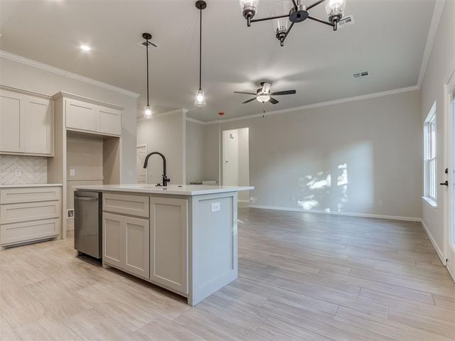 1500 Stirrup Way, Yukon, OK 73099