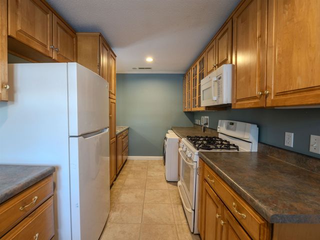 143 Hilltop Place, New London, NH 03257