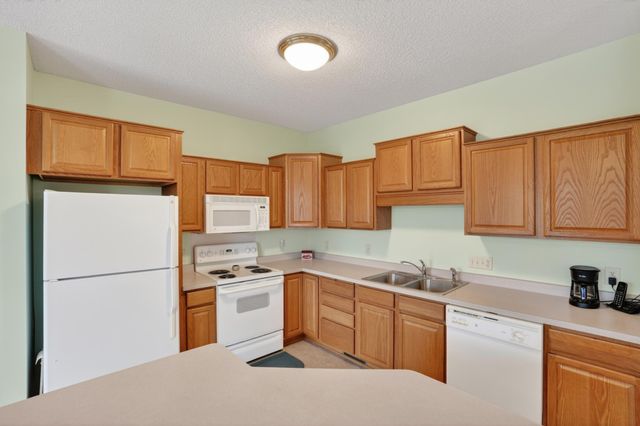 20016 Heritage Drive, Lakeville, MN 55044