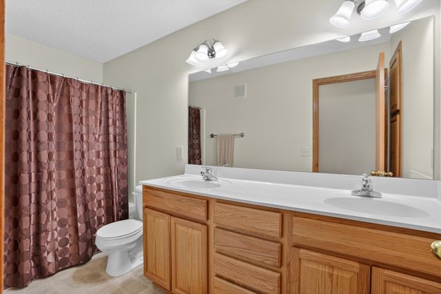20016 Heritage Drive, Lakeville, MN 55044
