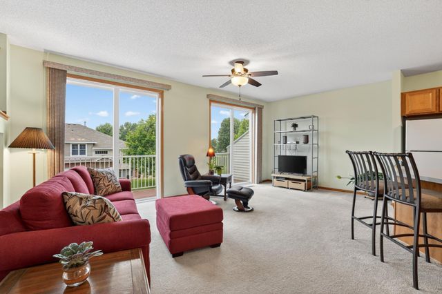 20016 Heritage Drive, Lakeville, MN 55044
