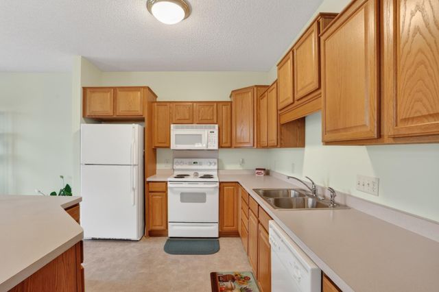 20016 Heritage Drive, Lakeville, MN 55044