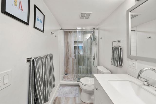 528 E 3rd St A, Boston, MA 02127