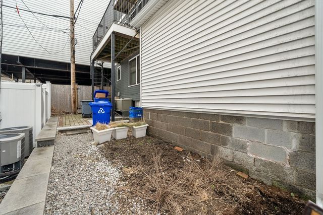 528 E 3rd St A, Boston, MA 02127