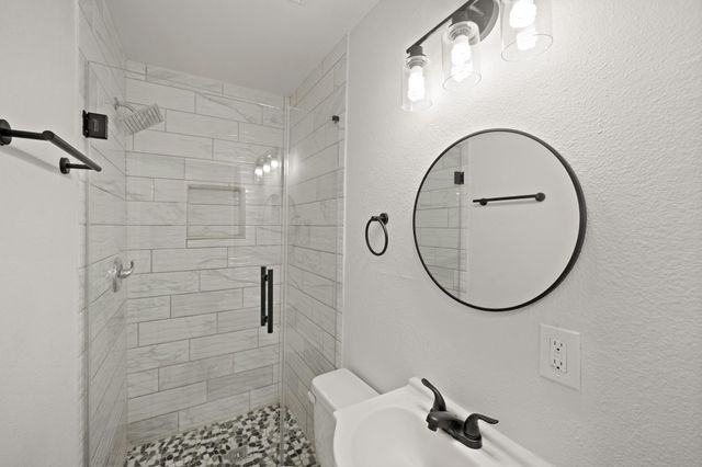 3501 Farmer Street, Houston, TX 77020