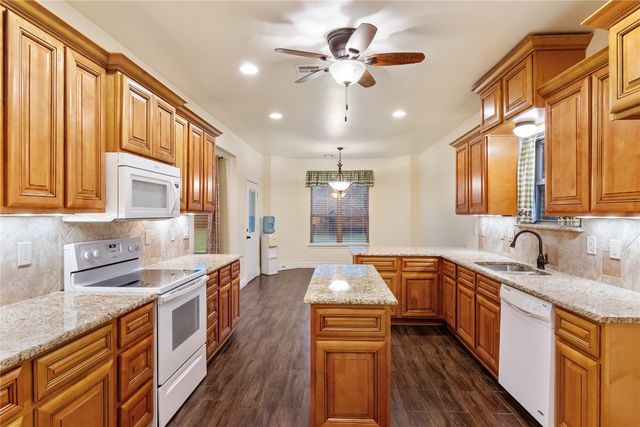 8673 Willow Creek Road, Guthrie, OK 73044
