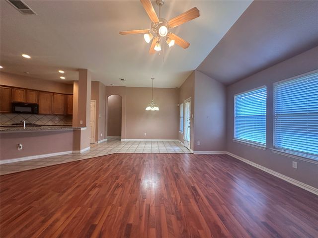 4923 Screech Owl Lane, Grand Prairie, TX 75052