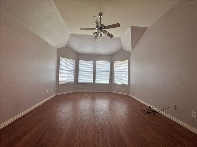 4923 Screech Owl Lane, Grand Prairie, TX 75052