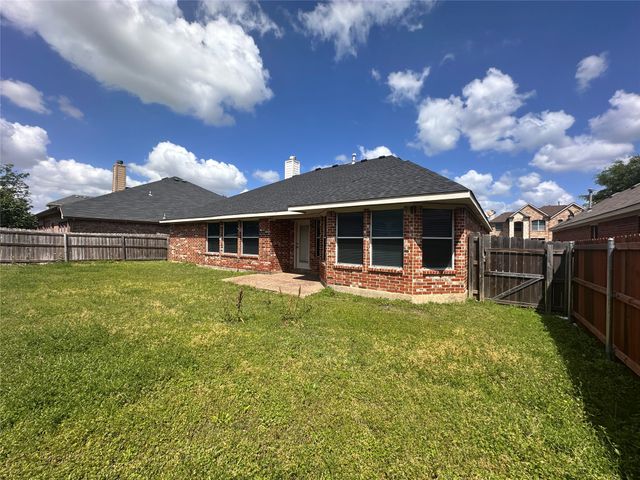 4923 Screech Owl Lane, Grand Prairie, TX 75052