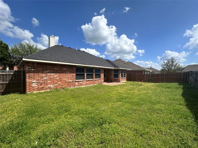 4923 Screech Owl Lane, Grand Prairie, TX 75052