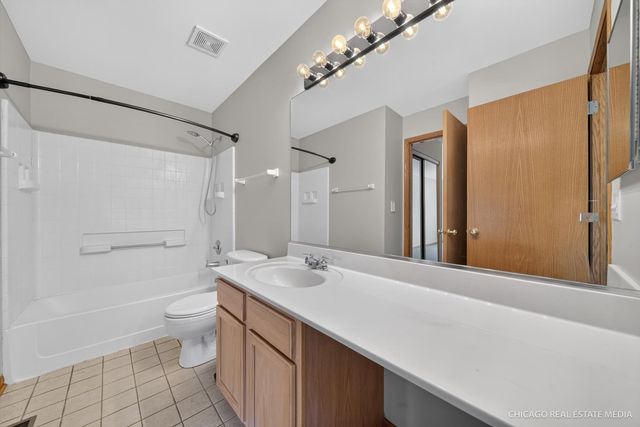 340 New Haven Drive 340, Cary, IL 60013