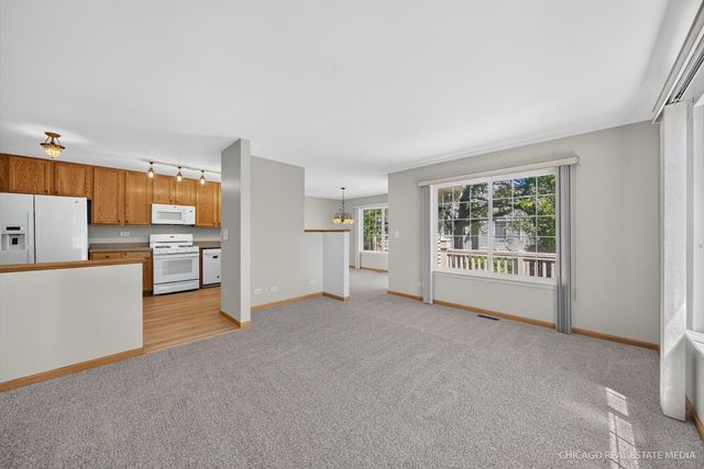 340 New Haven Drive 340, Cary, IL 60013