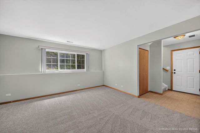 340 New Haven Drive 340, Cary, IL 60013