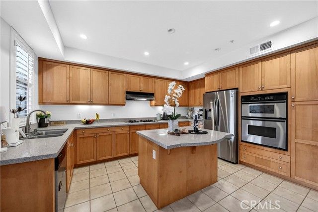 201 E Angeleno Avenue 206, Burbank, CA 91502