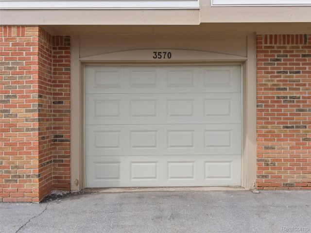 3570 Oakmonte Boulevard, Oakland Charter Township, MI 48306