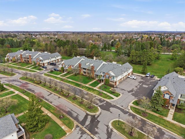 3570 Oakmonte Boulevard, Oakland Charter Township, MI 48306