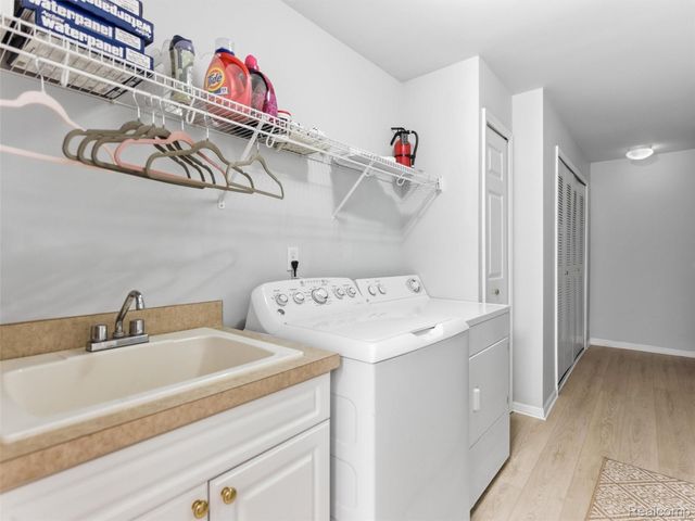 3570 Oakmonte Boulevard, Oakland Charter Township, MI 48306