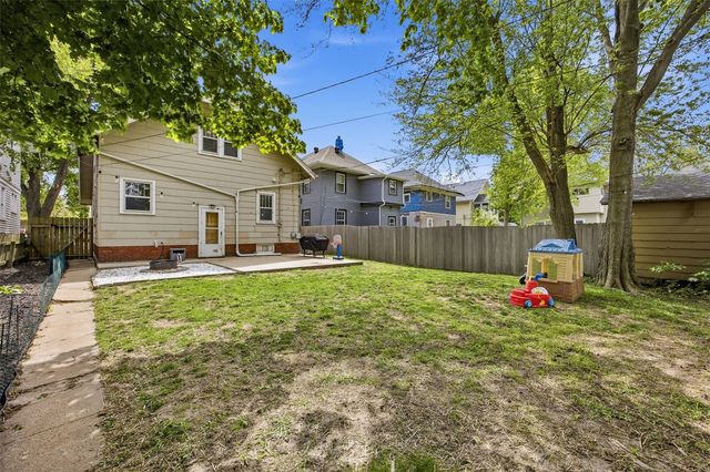 1812 Park Ave SE, Cedar Rapids, IA 52403