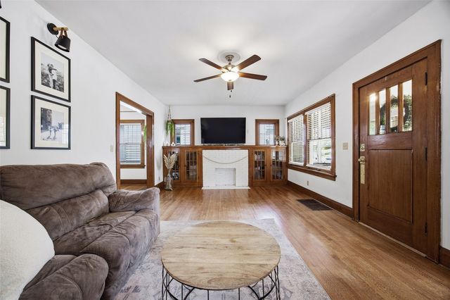 1812 Park Ave SE, Cedar Rapids, IA 52403
