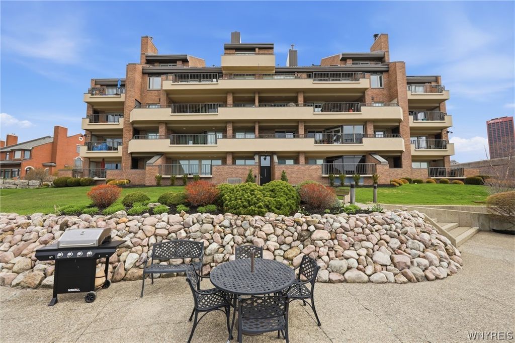 40 Waterfront Circle 406, Buffalo, NY 14202