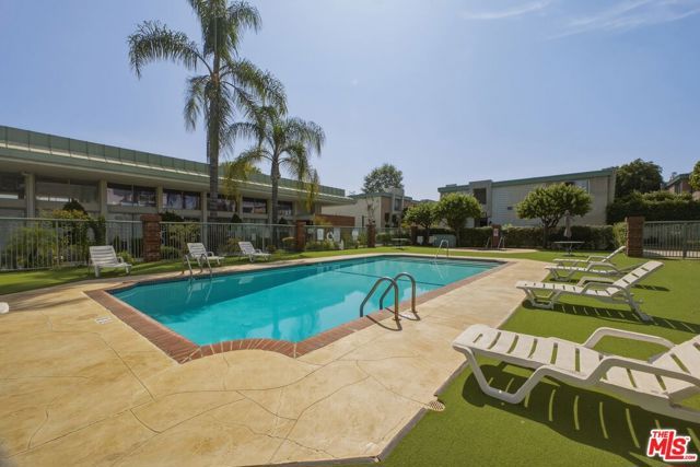 5301 Balboa Boulevard F8, Encino (los Angeles), CA 91316