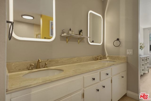 5301 Balboa Boulevard F8, Encino (los Angeles), CA 91316