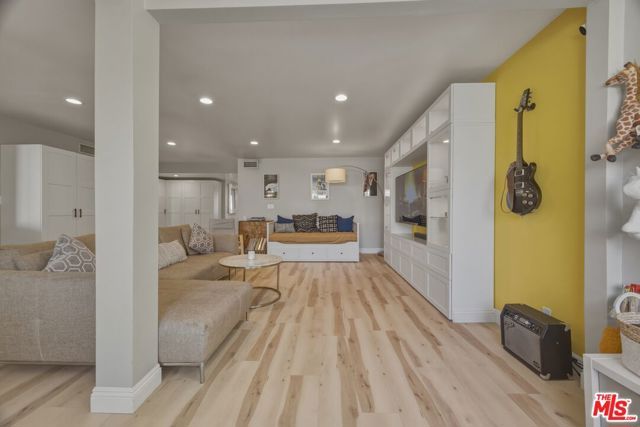 5301 Balboa Boulevard F8, Encino (los Angeles), CA 91316