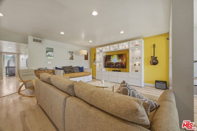 5301 Balboa Boulevard F8, Encino (los Angeles), CA 91316