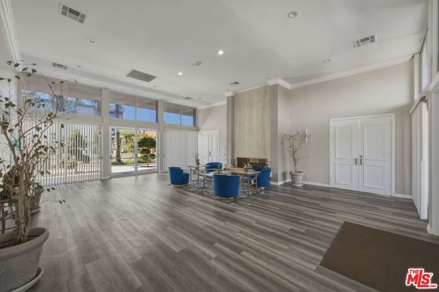 5301 Balboa Boulevard F8, Encino (los Angeles), CA 91316