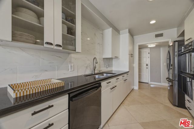 5301 Balboa Boulevard F8, Encino (los Angeles), CA 91316