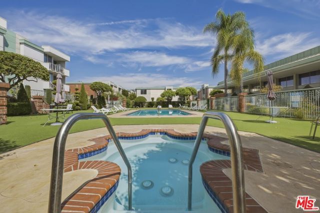 5301 Balboa Boulevard F8, Encino (los Angeles), CA 91316