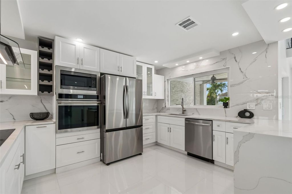 Image 12 of property listing at 755 CAPRI BOULEVARD, Treasure Island, FL 33706