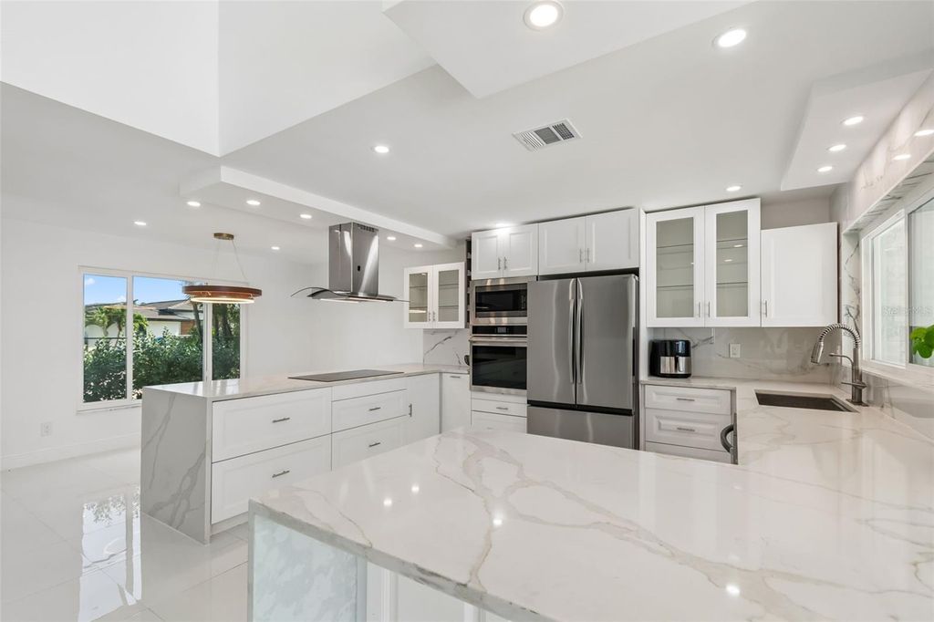 Image 13 of property listing at 755 CAPRI BOULEVARD, Treasure Island, FL 33706