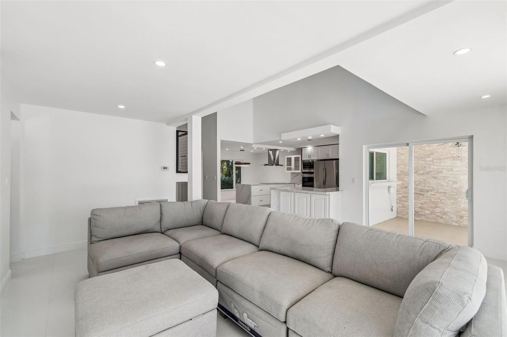 Image 16 of property listing at 755 CAPRI BOULEVARD, Treasure Island, FL 33706