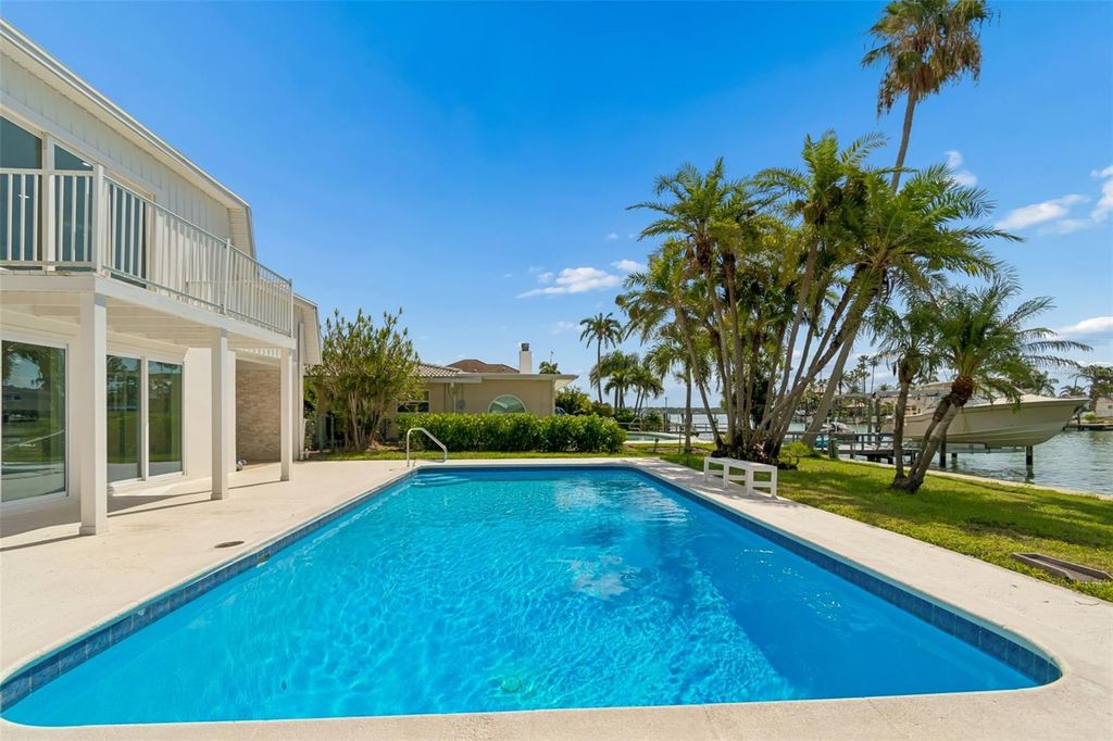 Image 45 of property listing at 755 CAPRI BOULEVARD, Treasure Island, FL 33706