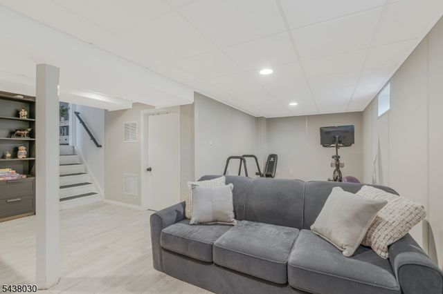 29 Bradford St, New Providence Boro, NJ 07974
