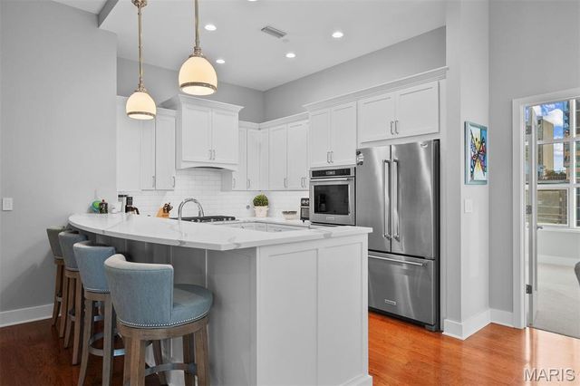8025 Maryland Avenue 4J, Clayton, MO 63105