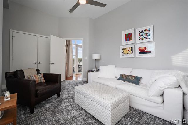 8025 Maryland Avenue 4J, Clayton, MO 63105