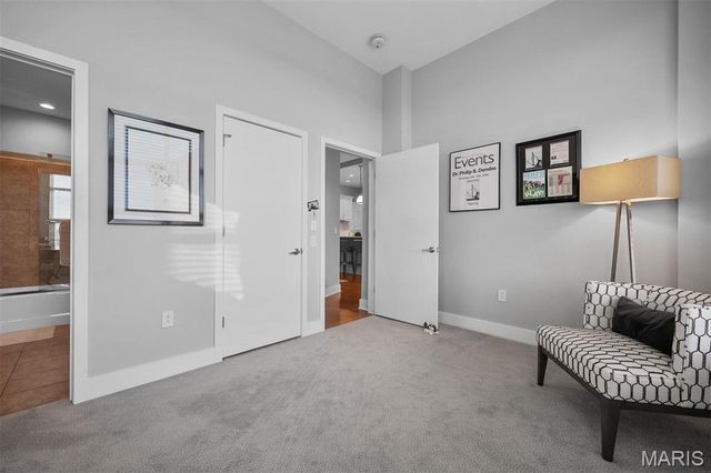 8025 Maryland Avenue 4J, Clayton, MO 63105