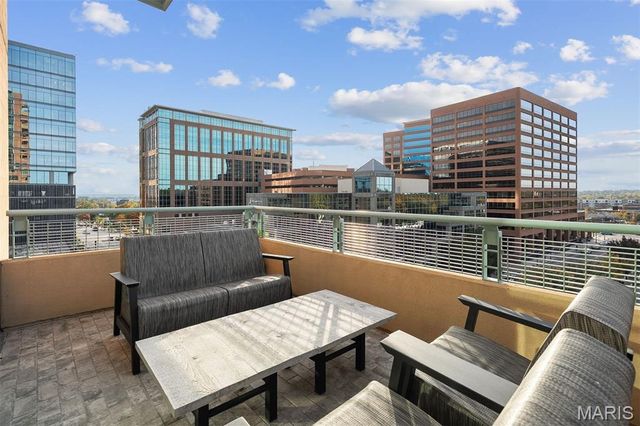 8025 Maryland Avenue 4J, Clayton, MO 63105