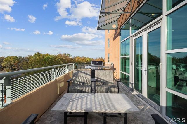 8025 Maryland Avenue 4J, Clayton, MO 63105