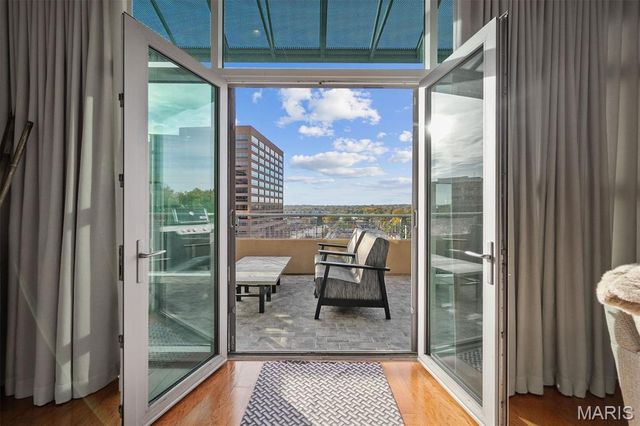 8025 Maryland Avenue 4J, Clayton, MO 63105