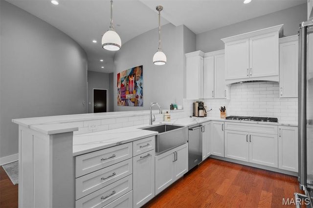 8025 Maryland Avenue 4J, Clayton, MO 63105