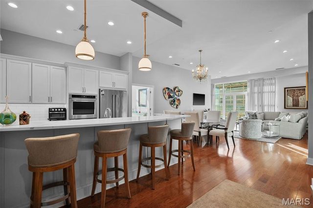 8025 Maryland Avenue 4J, Clayton, MO 63105