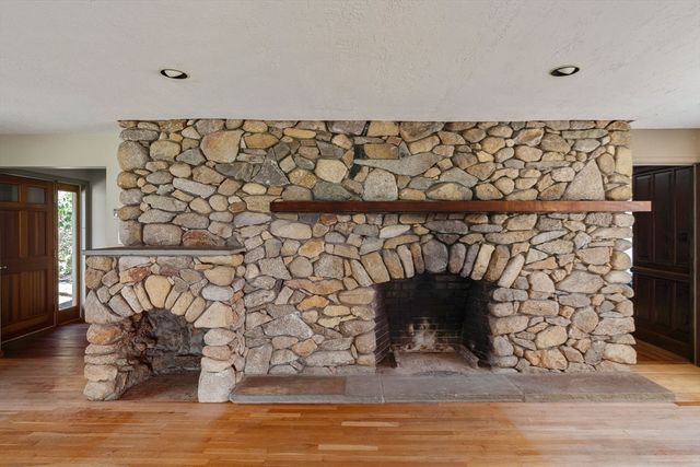 24 Beetle Swamp Rd, Edgartown, MA 02539