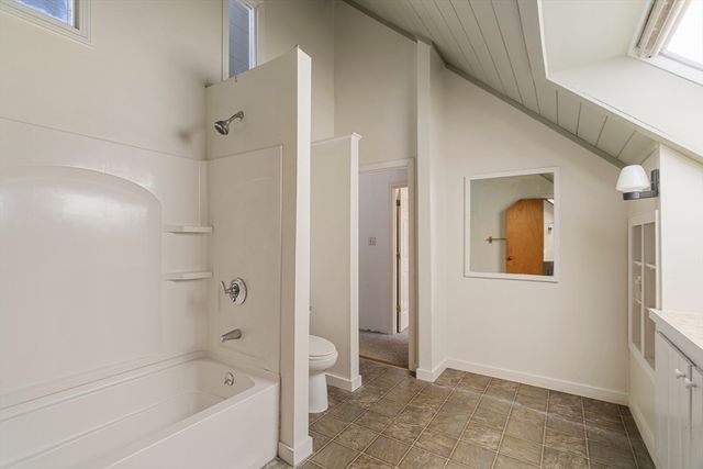 24 Beetle Swamp Rd, Edgartown, MA 02539