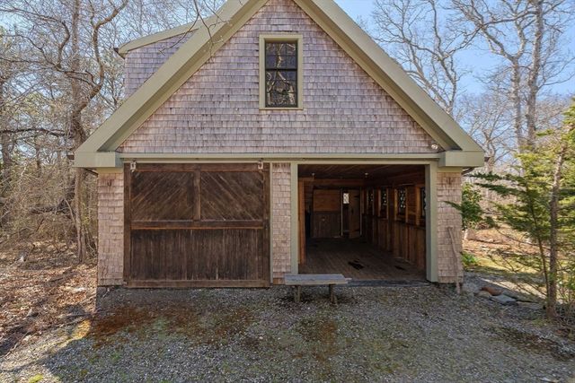 24 Beetle Swamp Rd, Edgartown, MA 02539