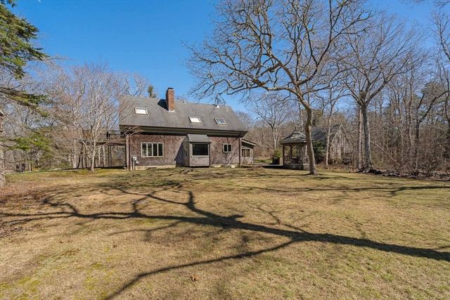 24 Beetle Swamp Rd, Edgartown, MA 02539